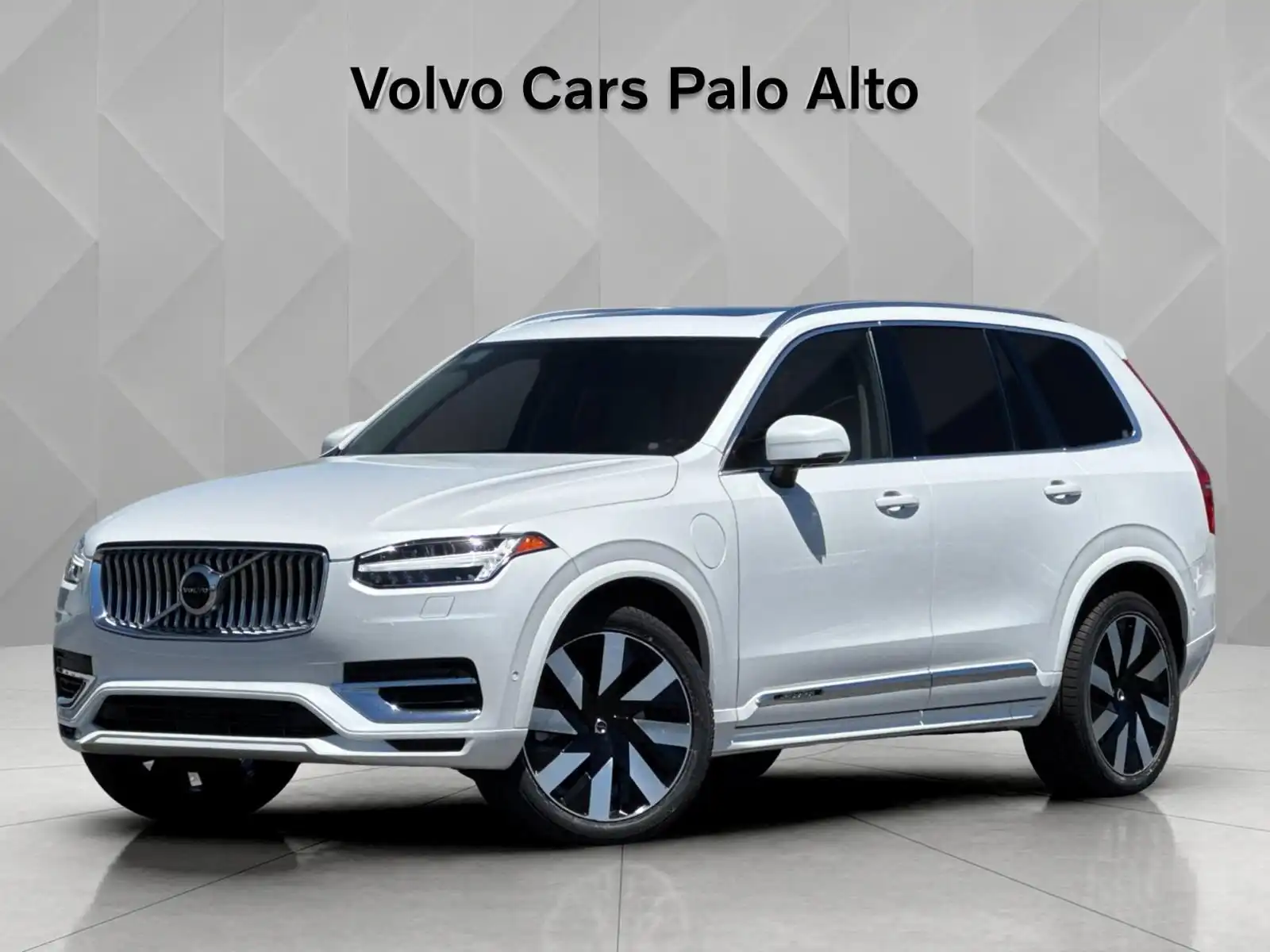 2023 Volvo XC90 T8 Recharge Ultimate Bright Theme 4WD's photo