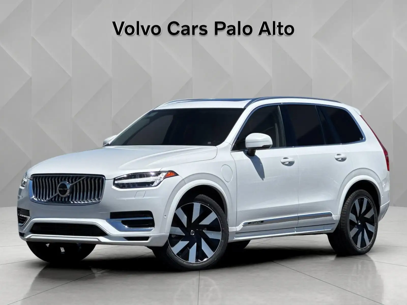 2023 Volvo XC90 T8 Recharge Ultimate Bright Theme 4WD's photo
