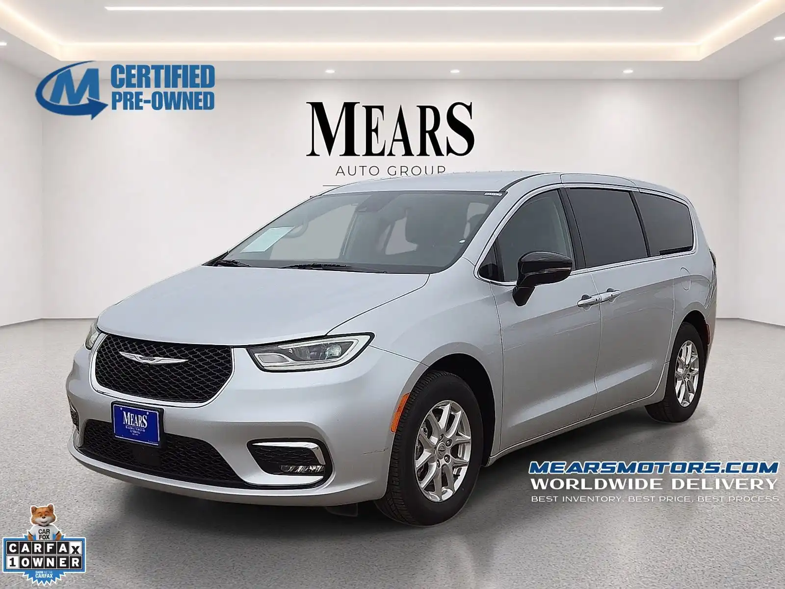 2024 Chrysler Pacifica Touring L's photo