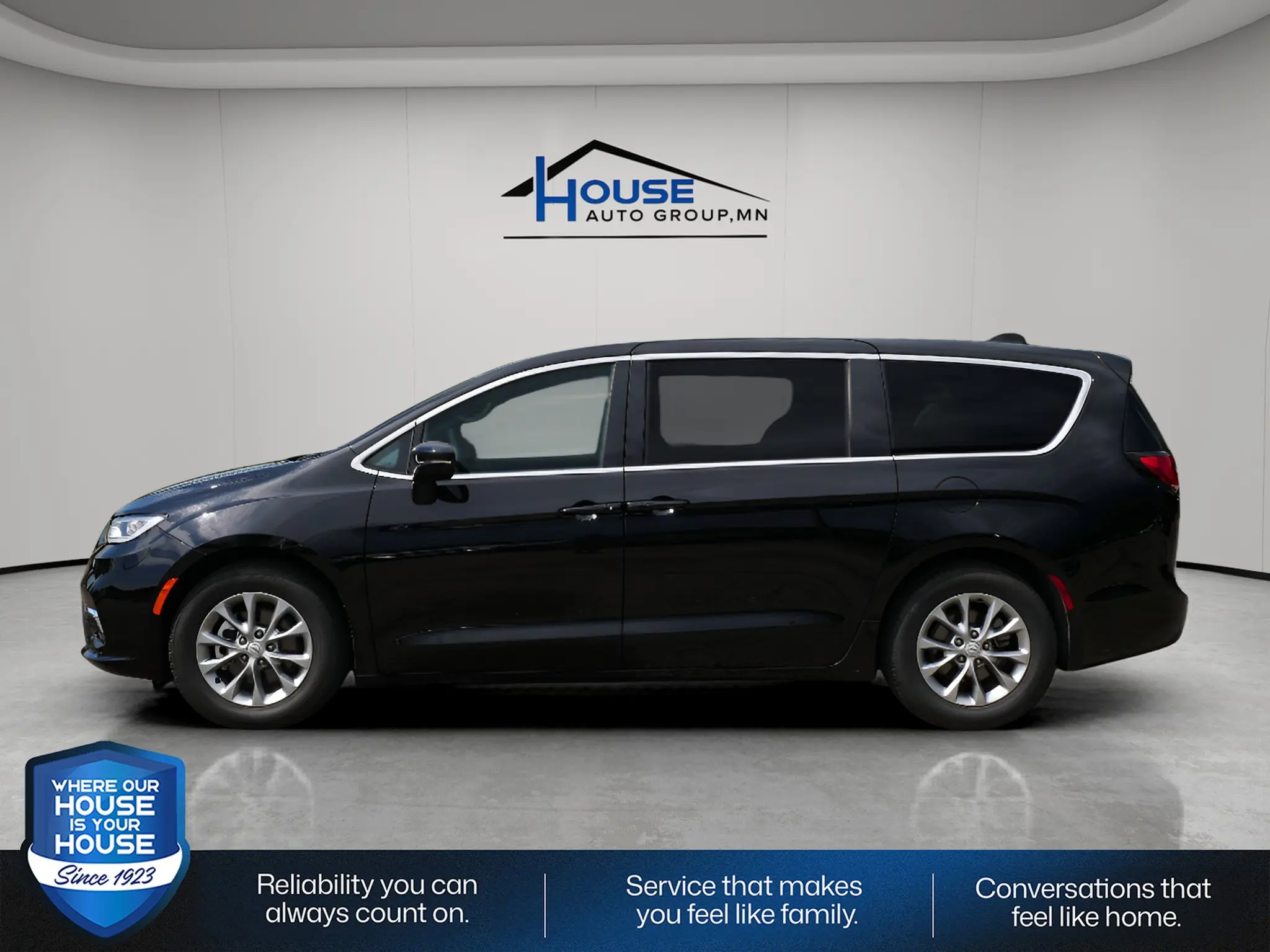 2026 Chrysler Pacifica Limited photo 3