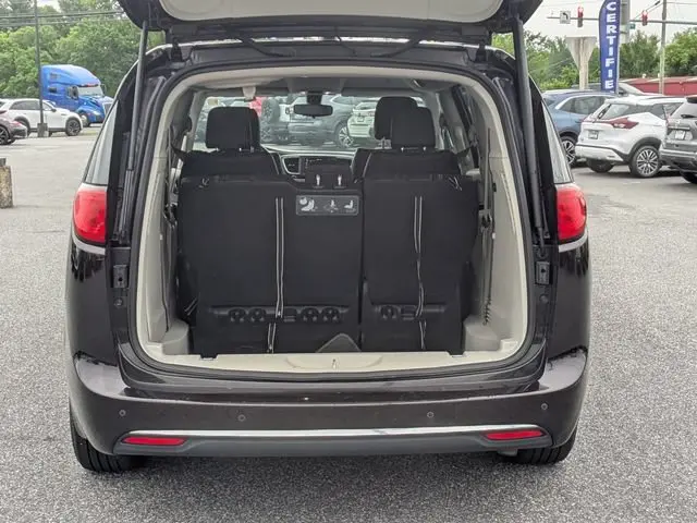 2018 Chrysler Pacifica Touring L photo 5