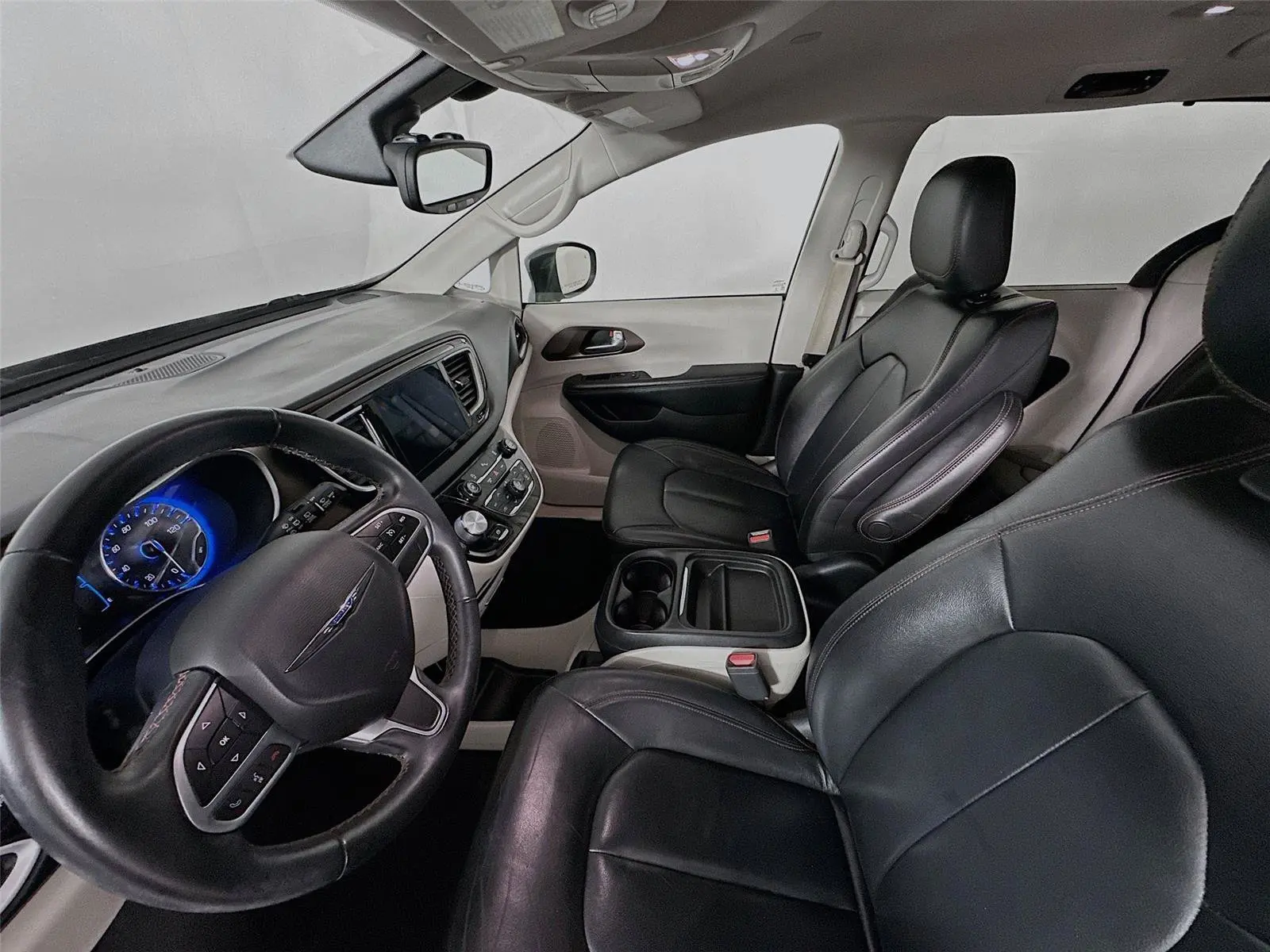 2017 Chrysler Pacifica Touring-L photo 5