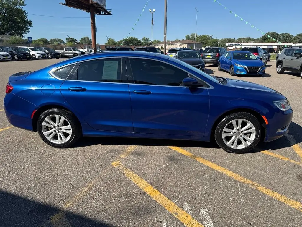 2016 Chrysler 200 Limited photo 4