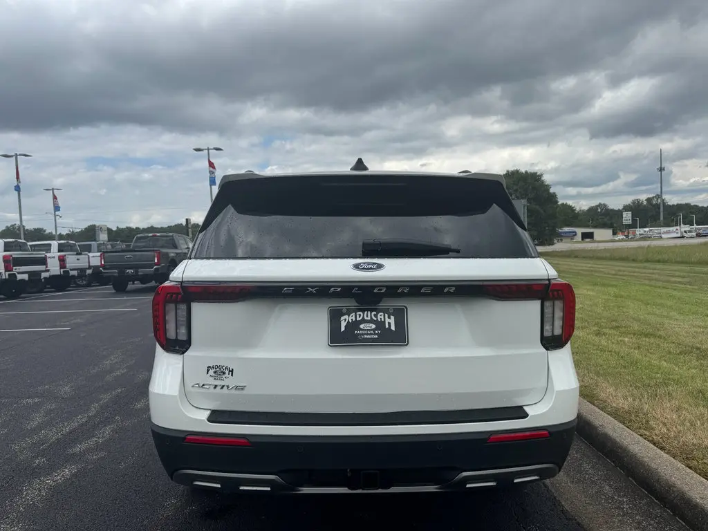 2026 Ford Explorer undefined photo 4