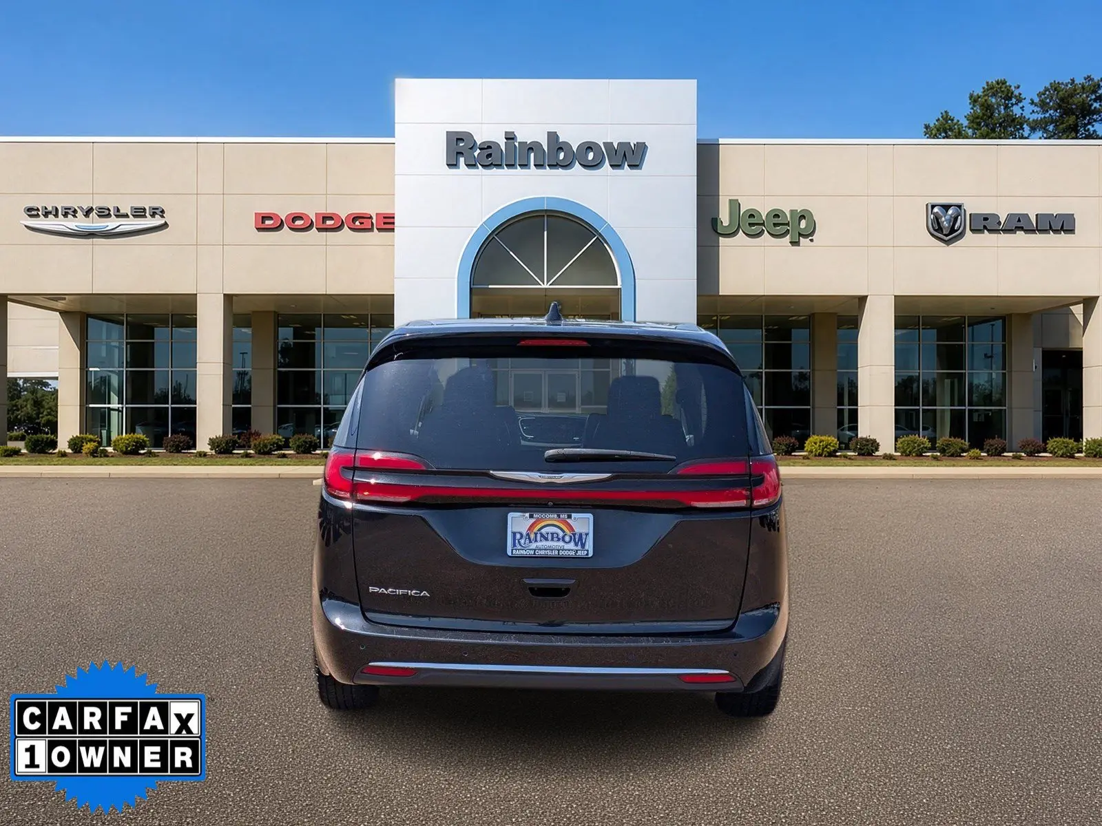 2023 Chrysler Pacifica Touring L photo 4