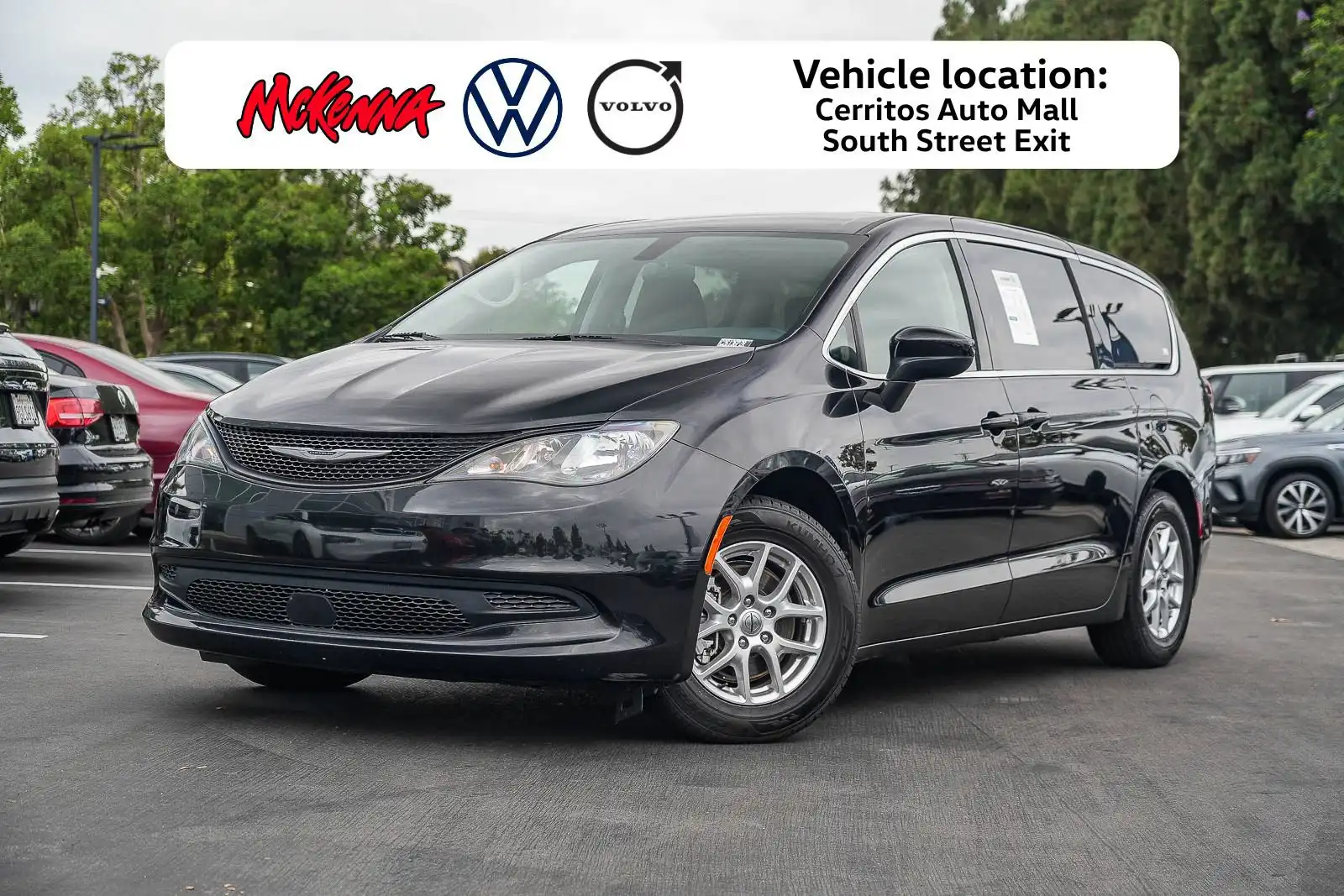 2022 Chrysler Voyager LX's photo