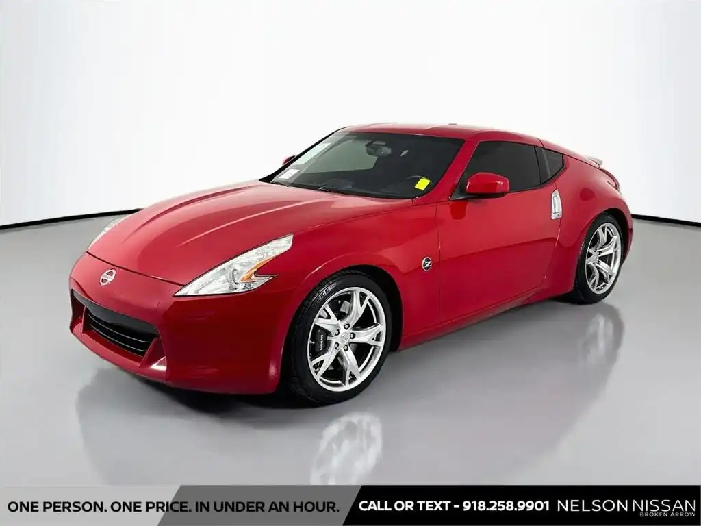 2011 Nissan 370Z Coupe Touring 7AT's photo