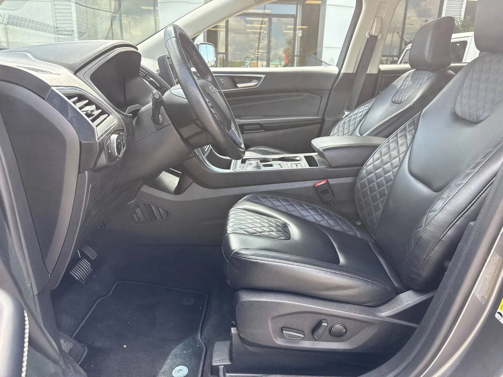 2024 Ford Edge Titanium AWD photo 4