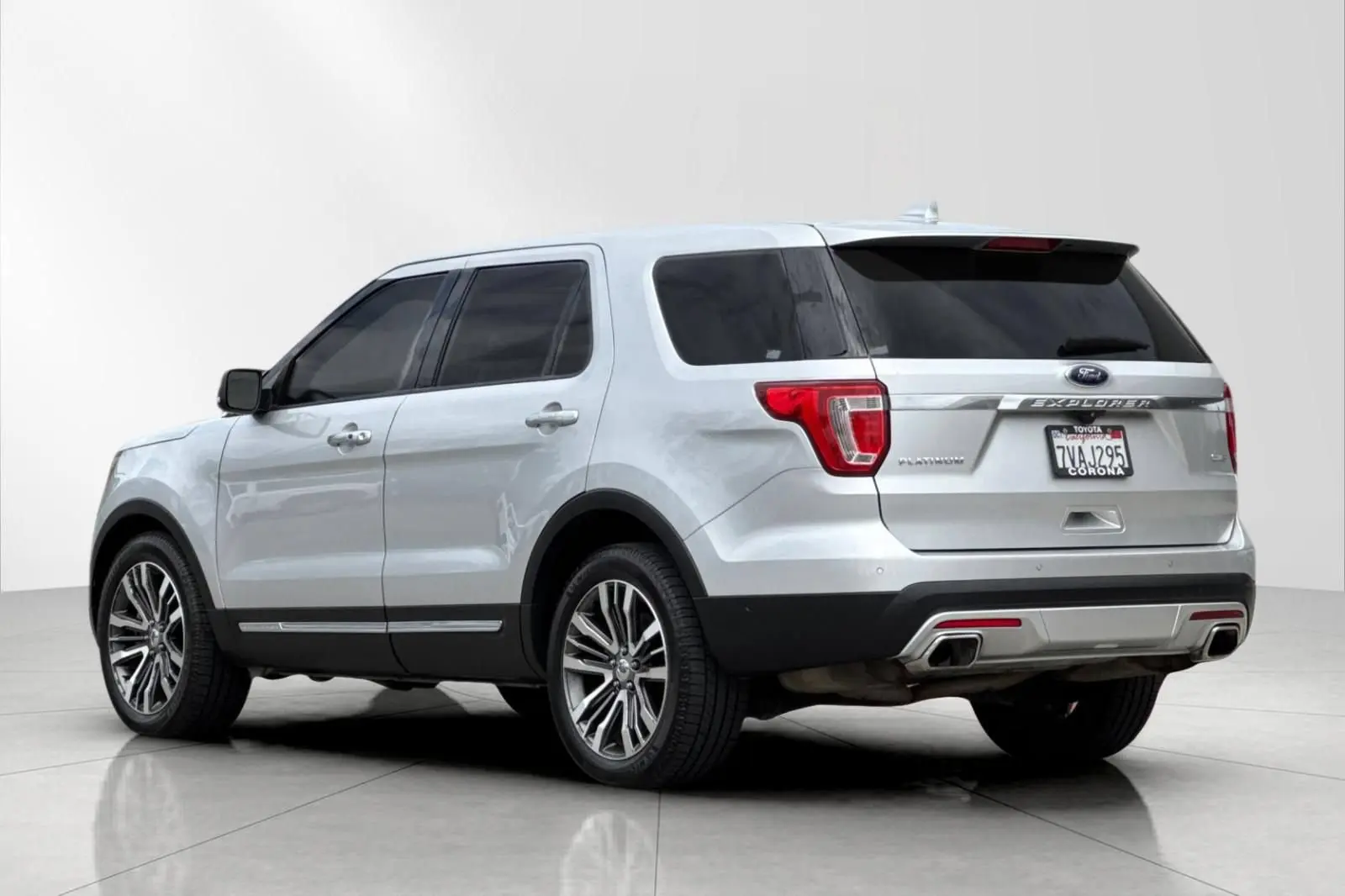 2016 Ford Explorer Platinum 4WD photo 5