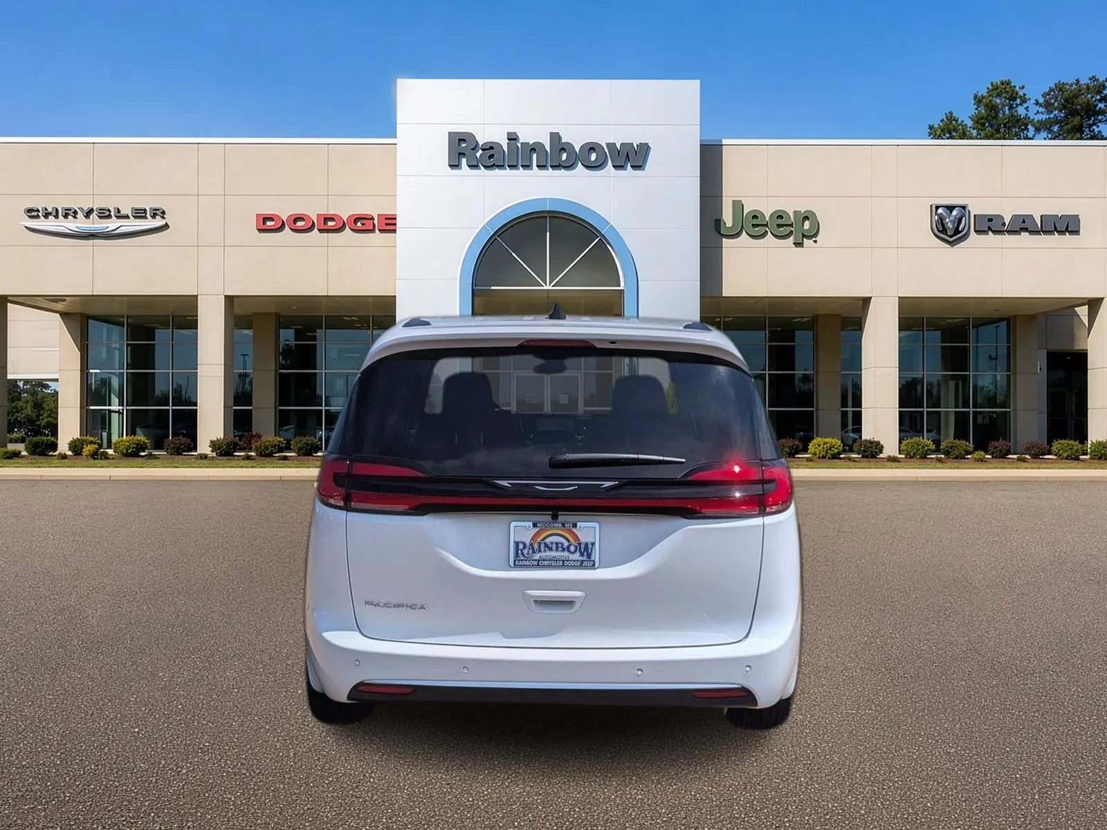 2027 Chrysler Pacifica Select photo 3