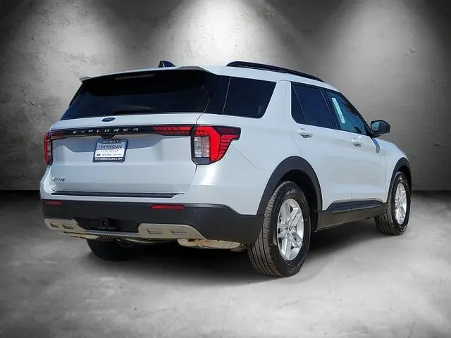 2026 Ford Explorer Active photo 3