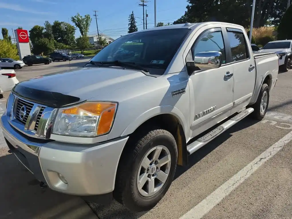 2015 Nissan Titan SV 4WD Crew Cab SWB's photo