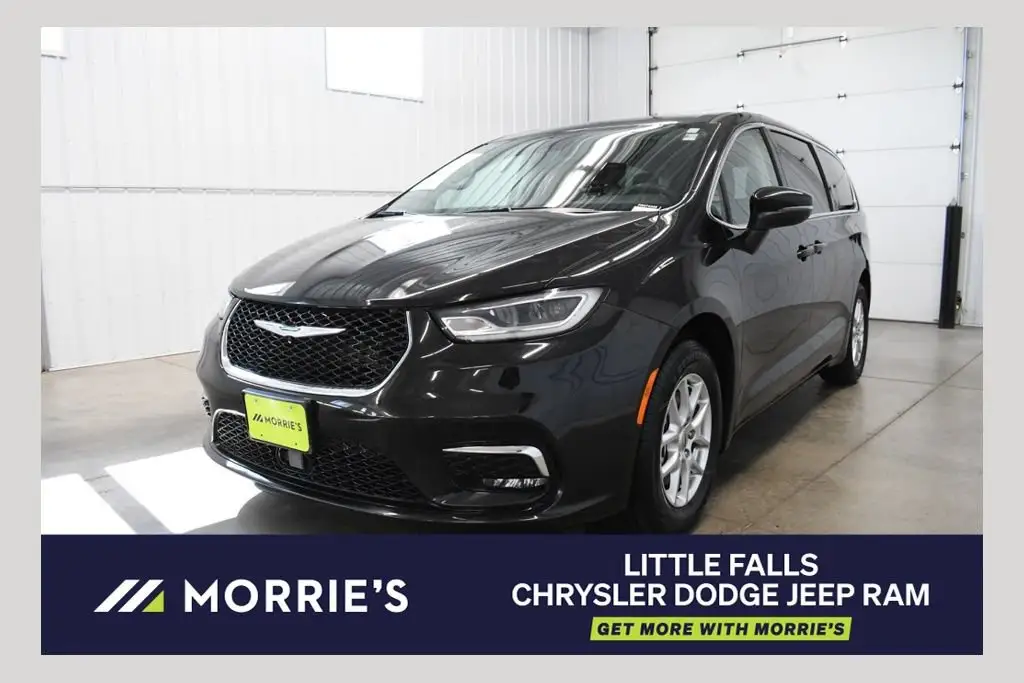 2023 Chrysler Pacifica Touring L photo 1