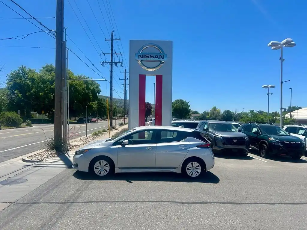 2024 Nissan Leaf S's photo