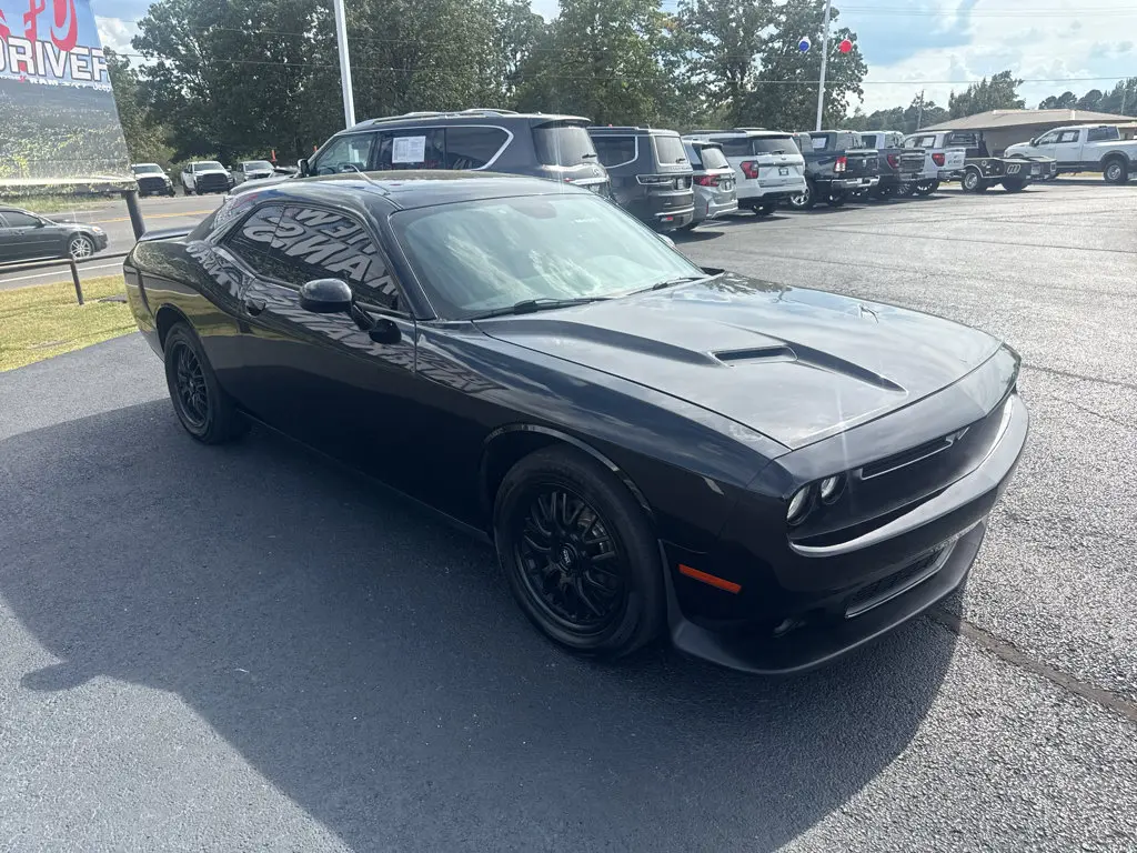 2020 Dodge Challenger SXT Auto photo 3