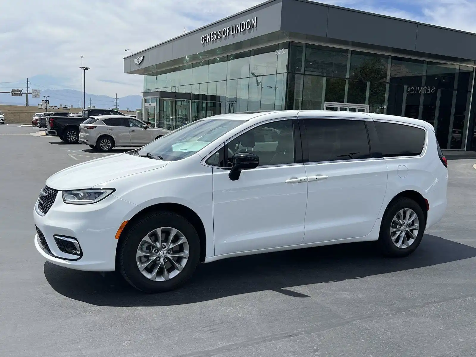 2026 Chrysler Pacifica Limited AWD's photo