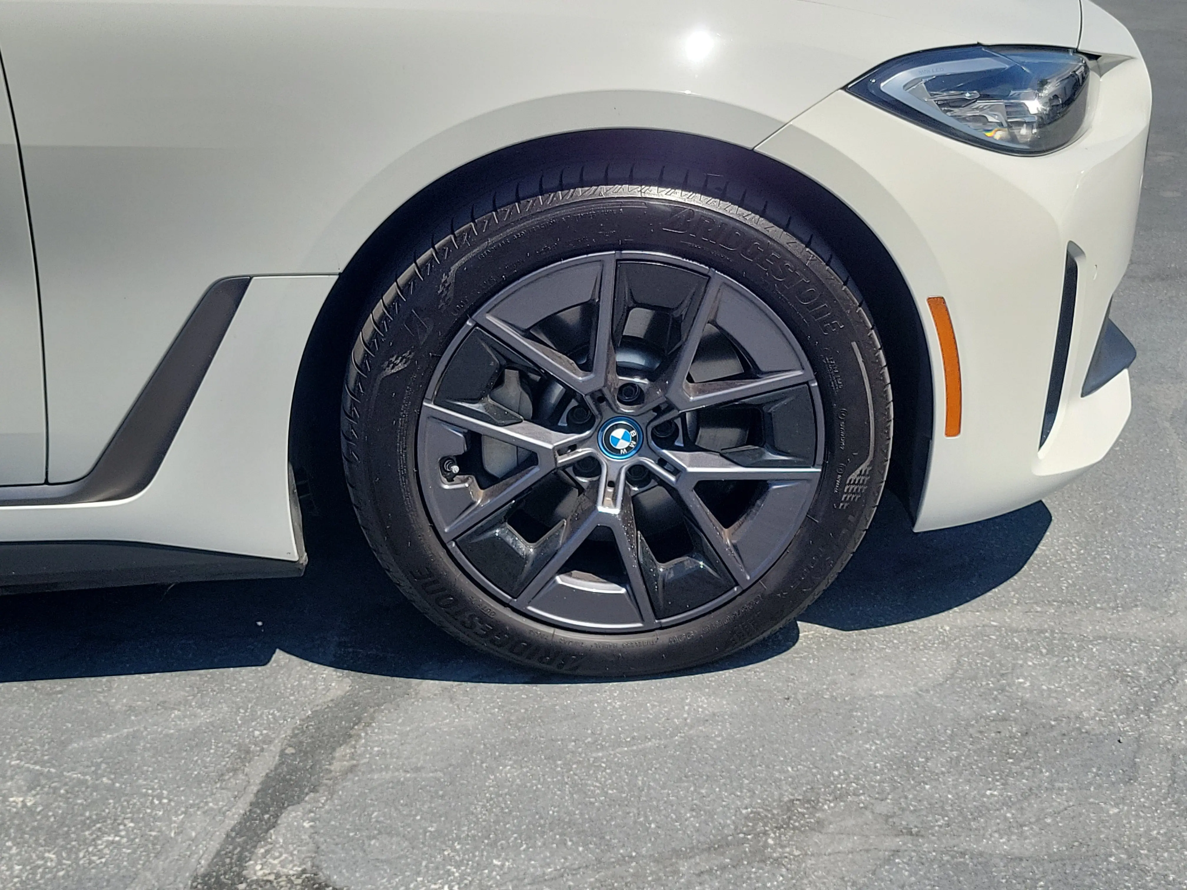 2024 BMW i4 eDrive35 photo 5