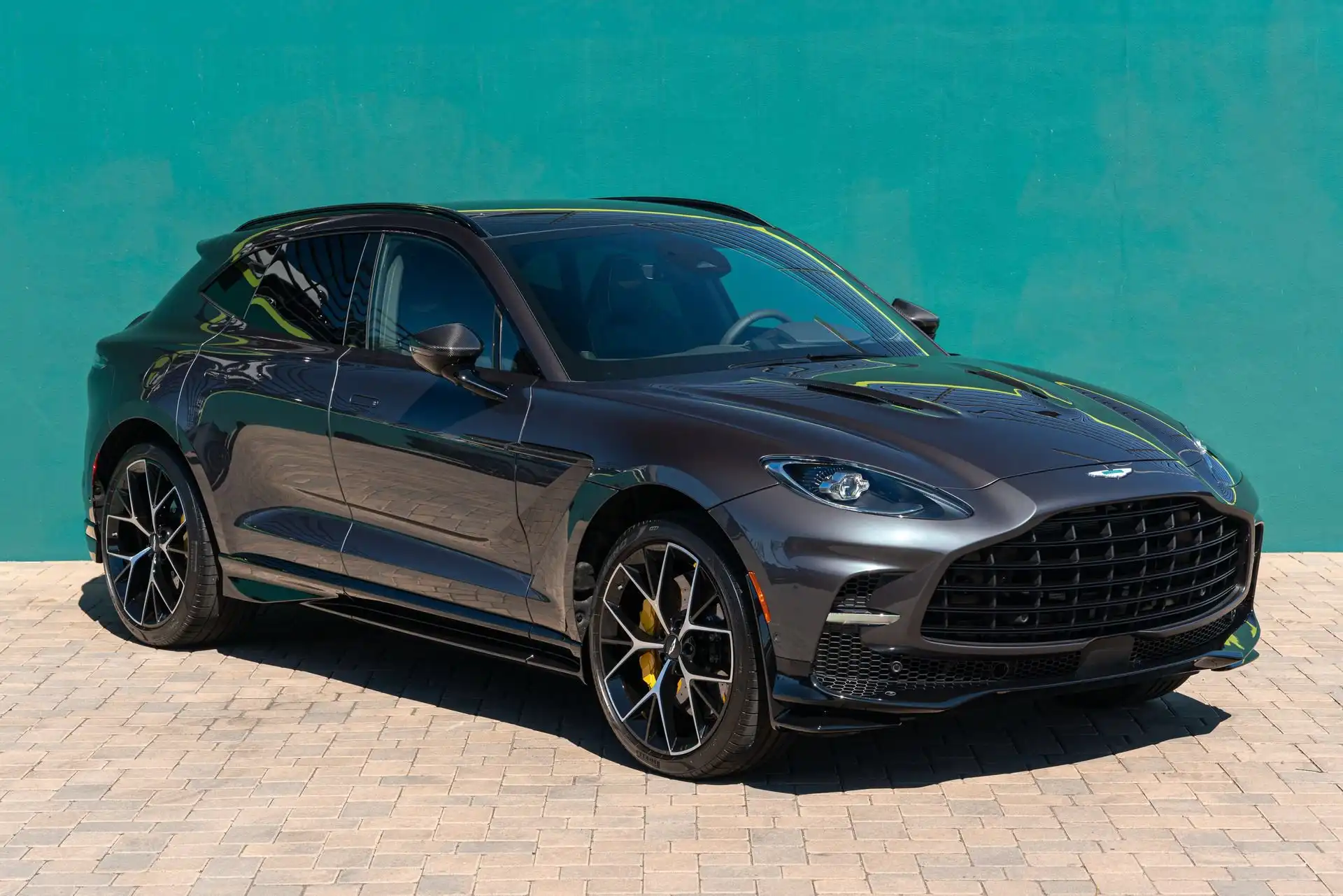 2025 Aston Martin DBX 4.0 V8 707 AWD's photo