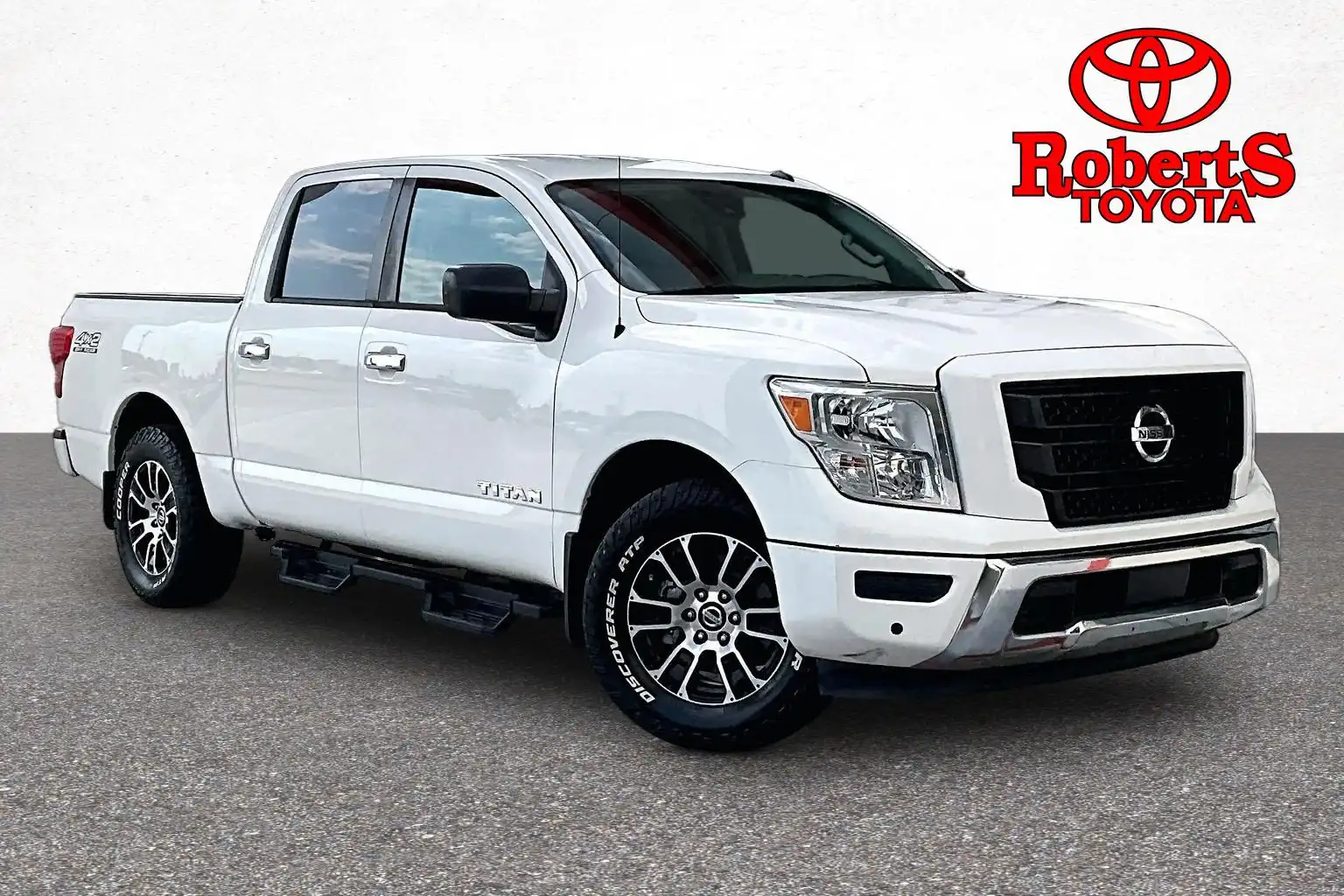 2021 Nissan Titan SV 4X2 Crew Cab's photo