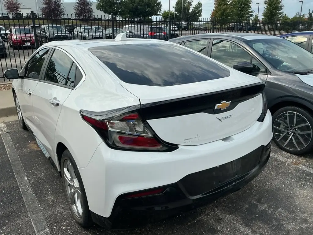 2018 Chevrolet Volt LT photo 5