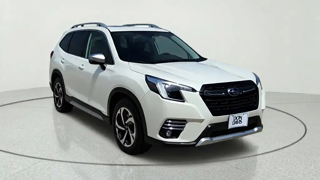 2023 Subaru Forester Touring's photo