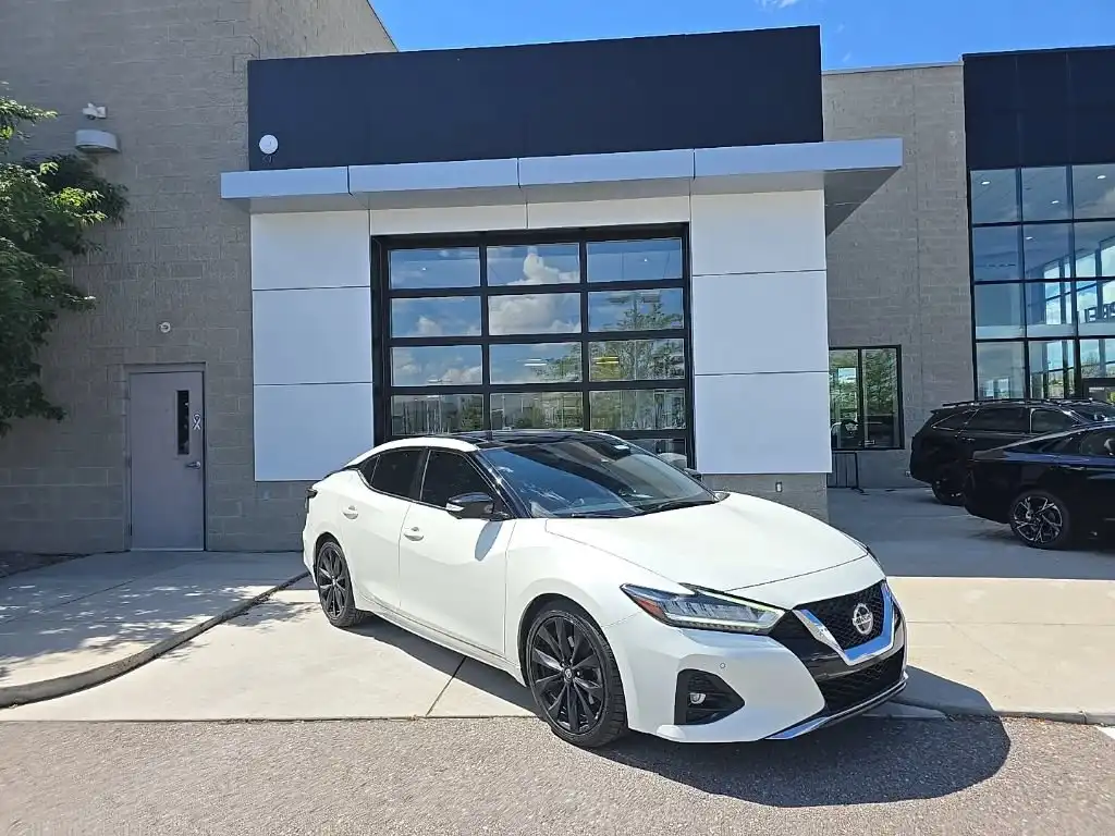 2019 Nissan Maxima SR's photo