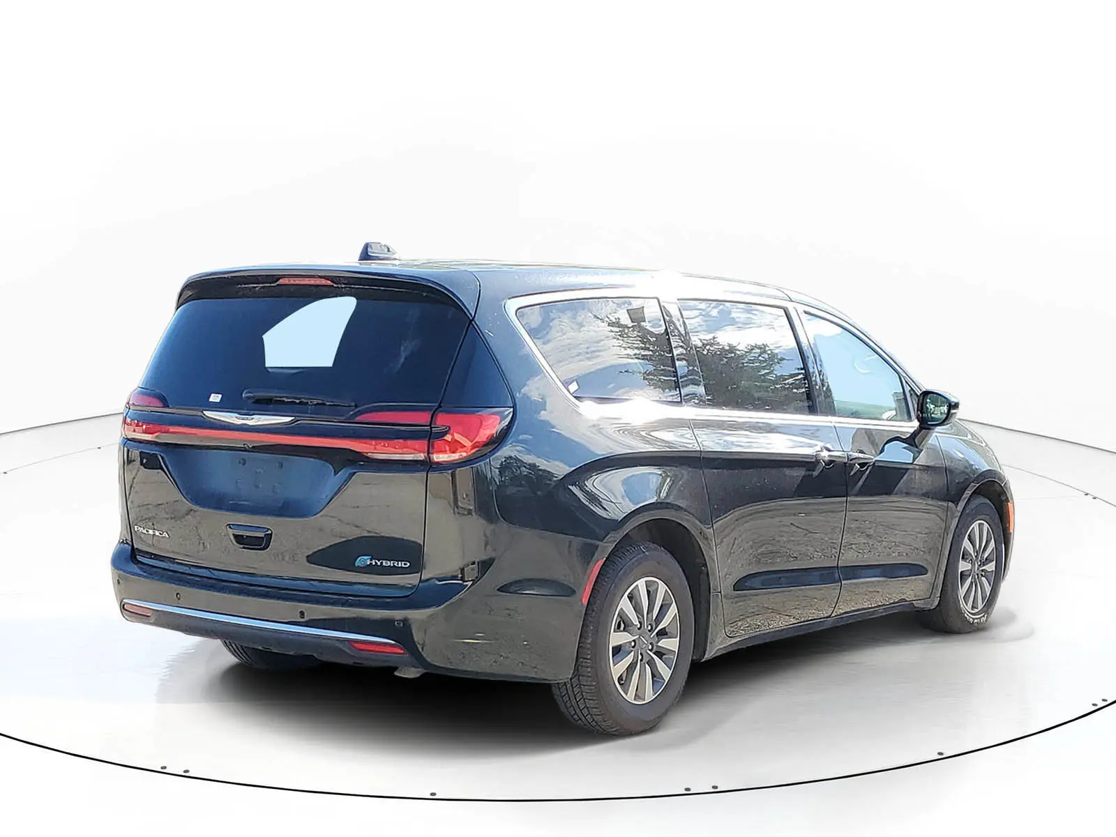 2024 Chrysler Pacifica Hybrid Select PHEV photo 4