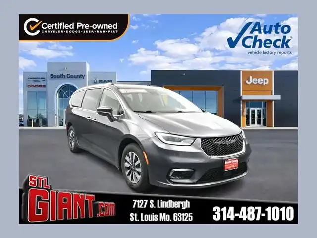 2021 Chrysler Pacifica Touring L's photo