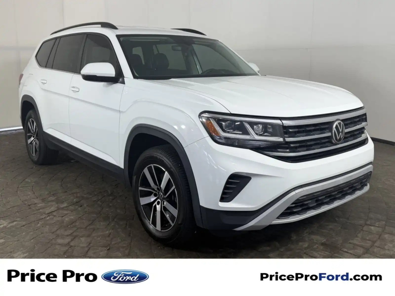 2022 Volkswagen Atlas 2.0T SE's photo