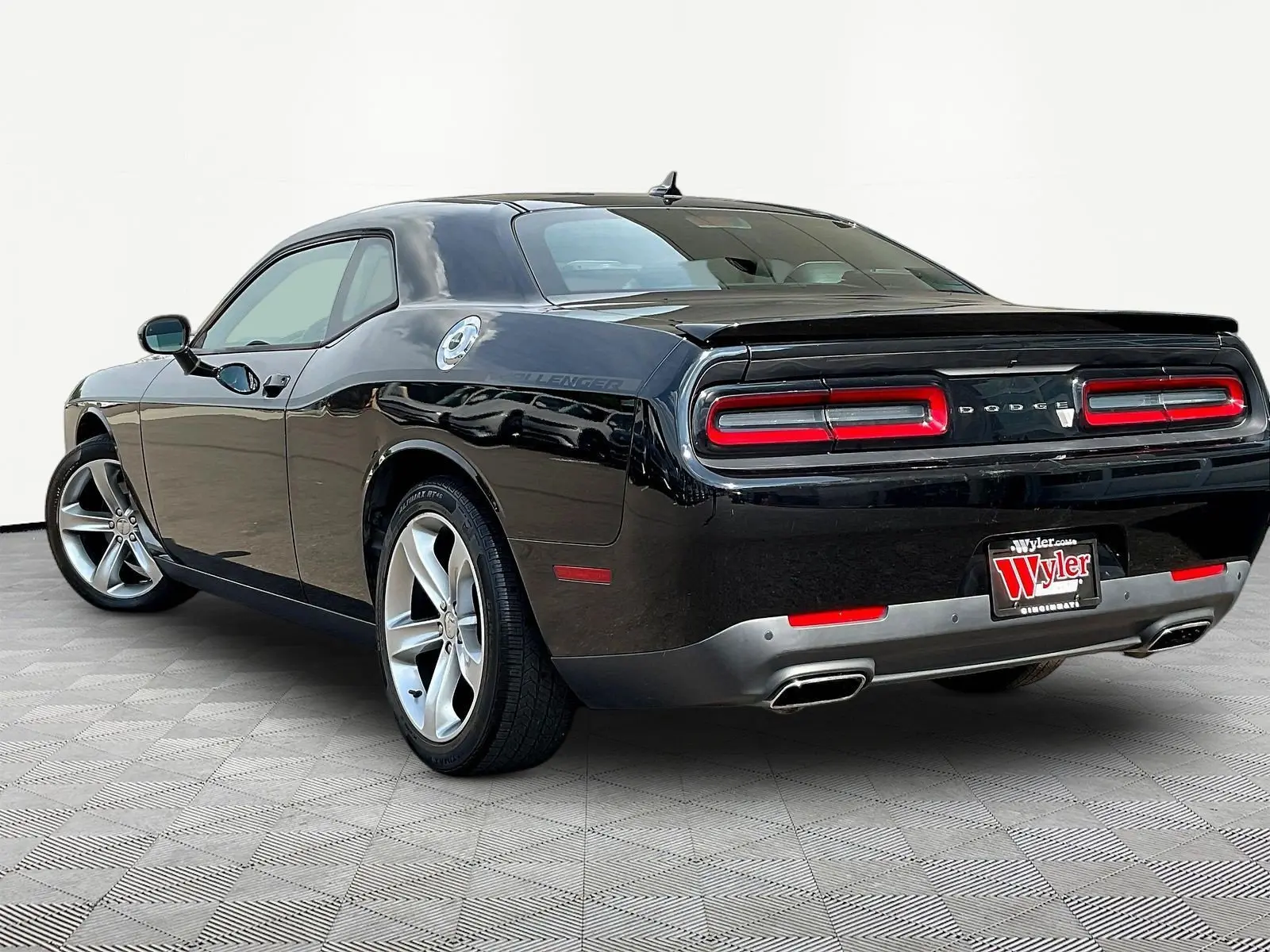 2015 Dodge Challenger SXT photo 4