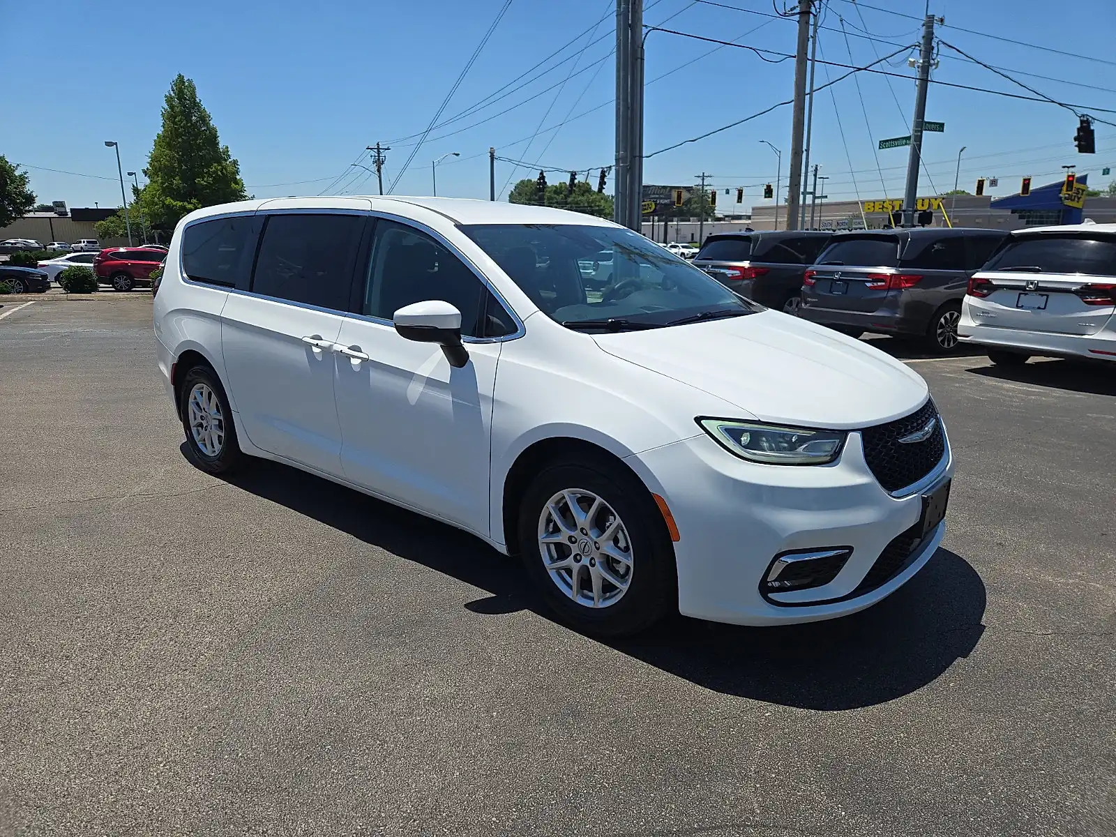 2023 Chrysler Pacifica Touring L's photo