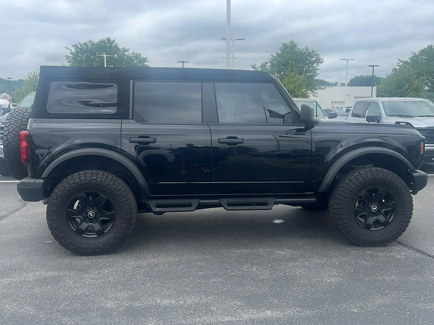 2024 Ford Bronco Black Diamond Mid (322A) 4x4 photo 5