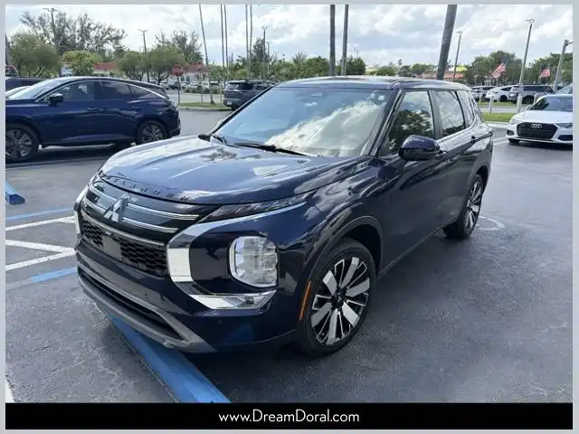 2025 Mitsubishi Outlander SE 2WD's photo