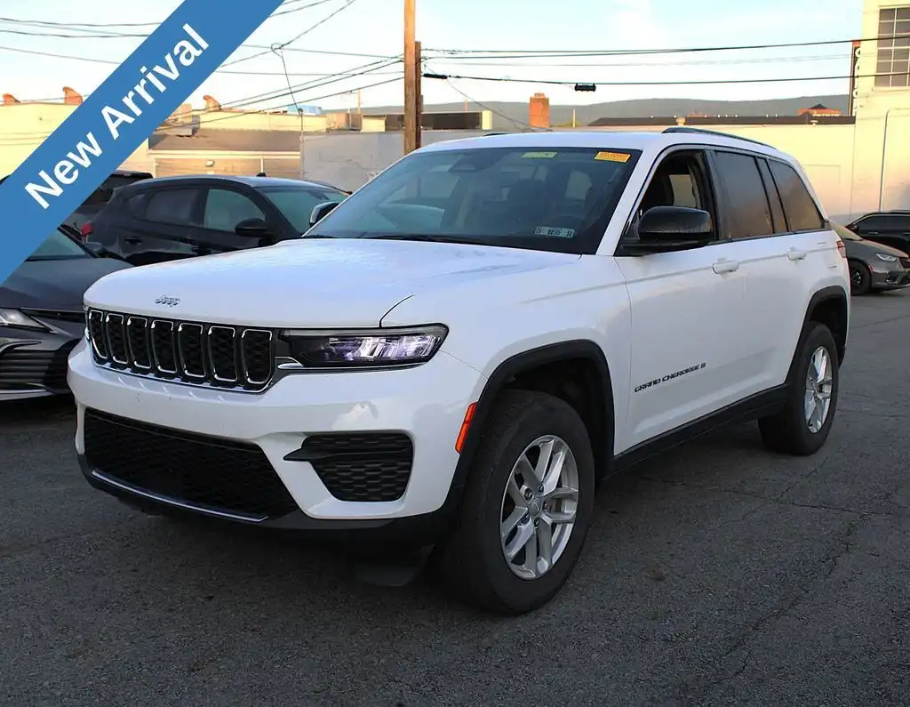 2023 Jeep Grand Cherokee Laredo X 4WD's photo