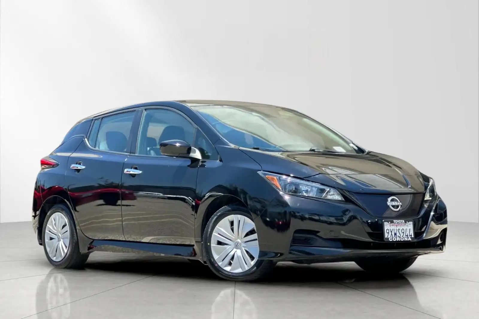 2024 Nissan Leaf S's photo