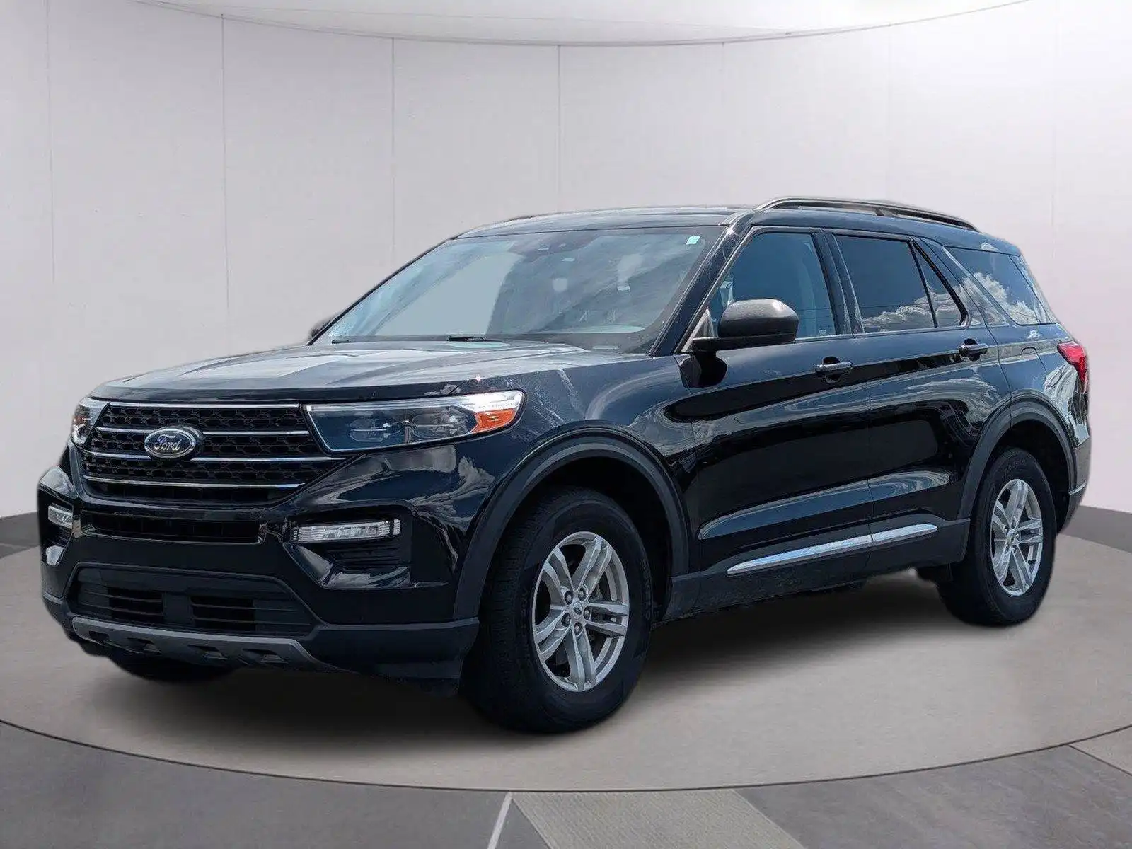 2022 Ford Explorer XLT 4WD's photo