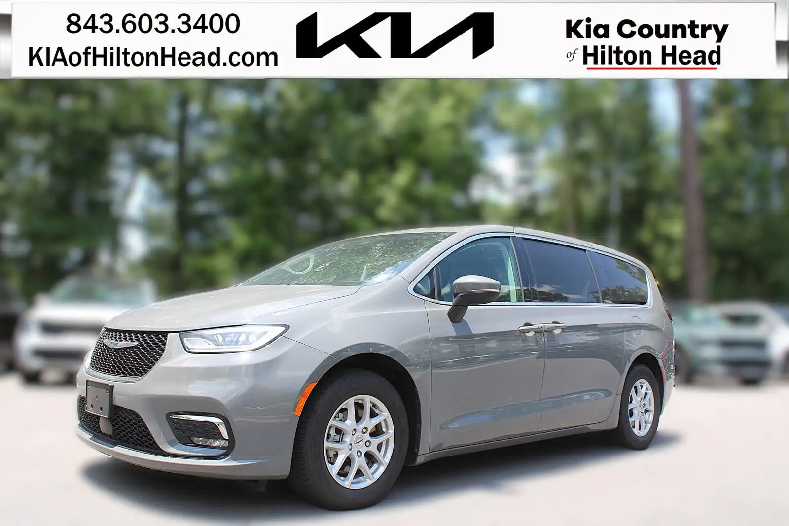 2023 Chrysler Pacifica Touring L's photo