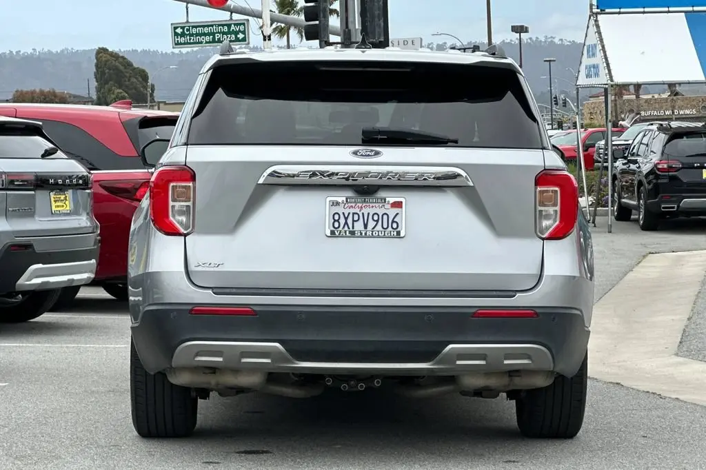 2021 Ford Explorer XLT RWD photo 4