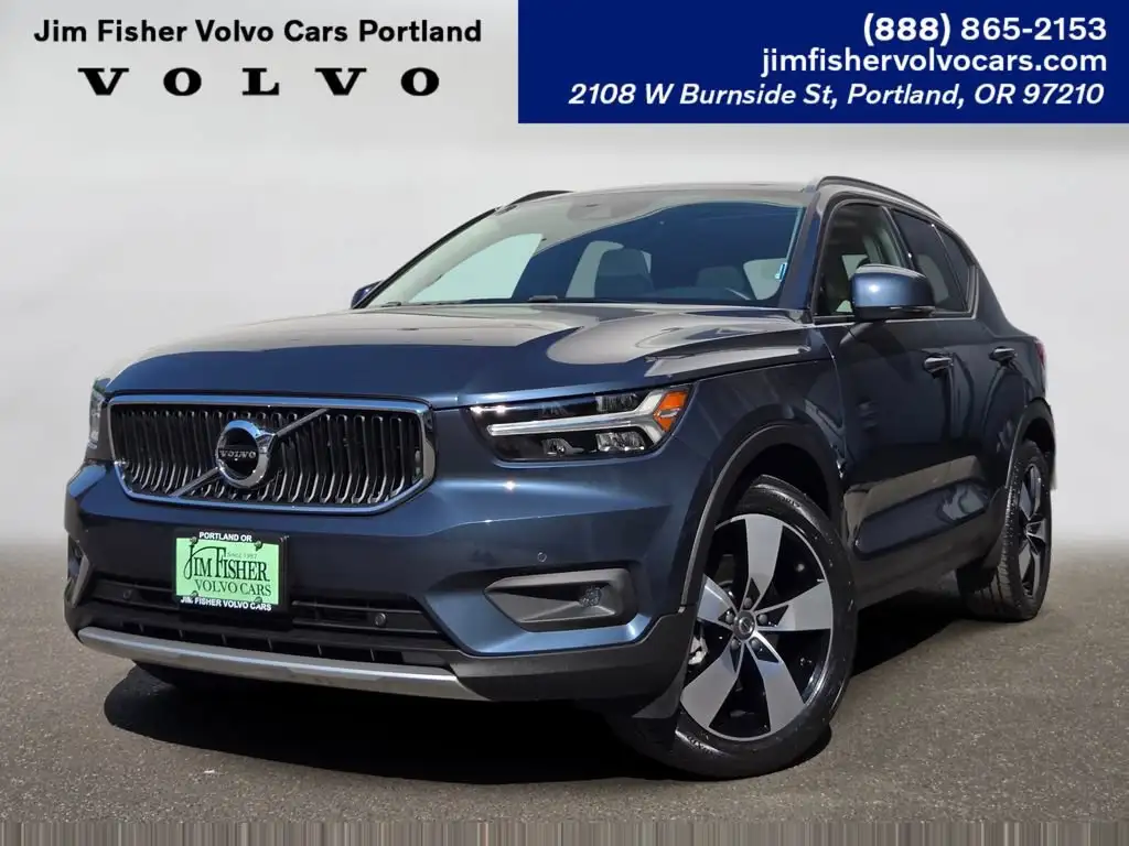 2021 Volvo XC40 T5 Momentum AWD's photo