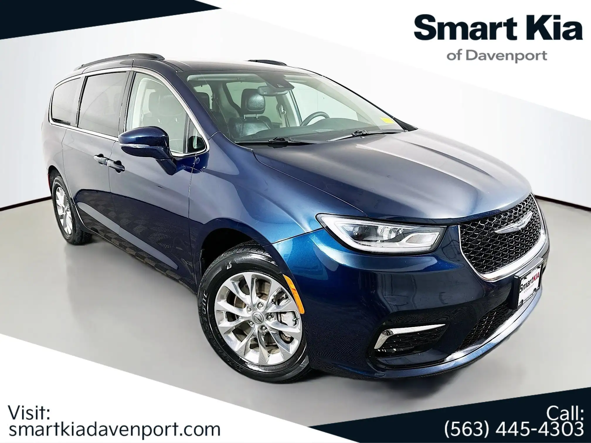 2022 Chrysler Pacifica Touring L's photo