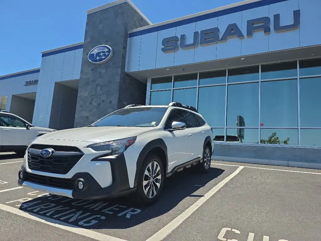 2023 Subaru Outback Touring's photo