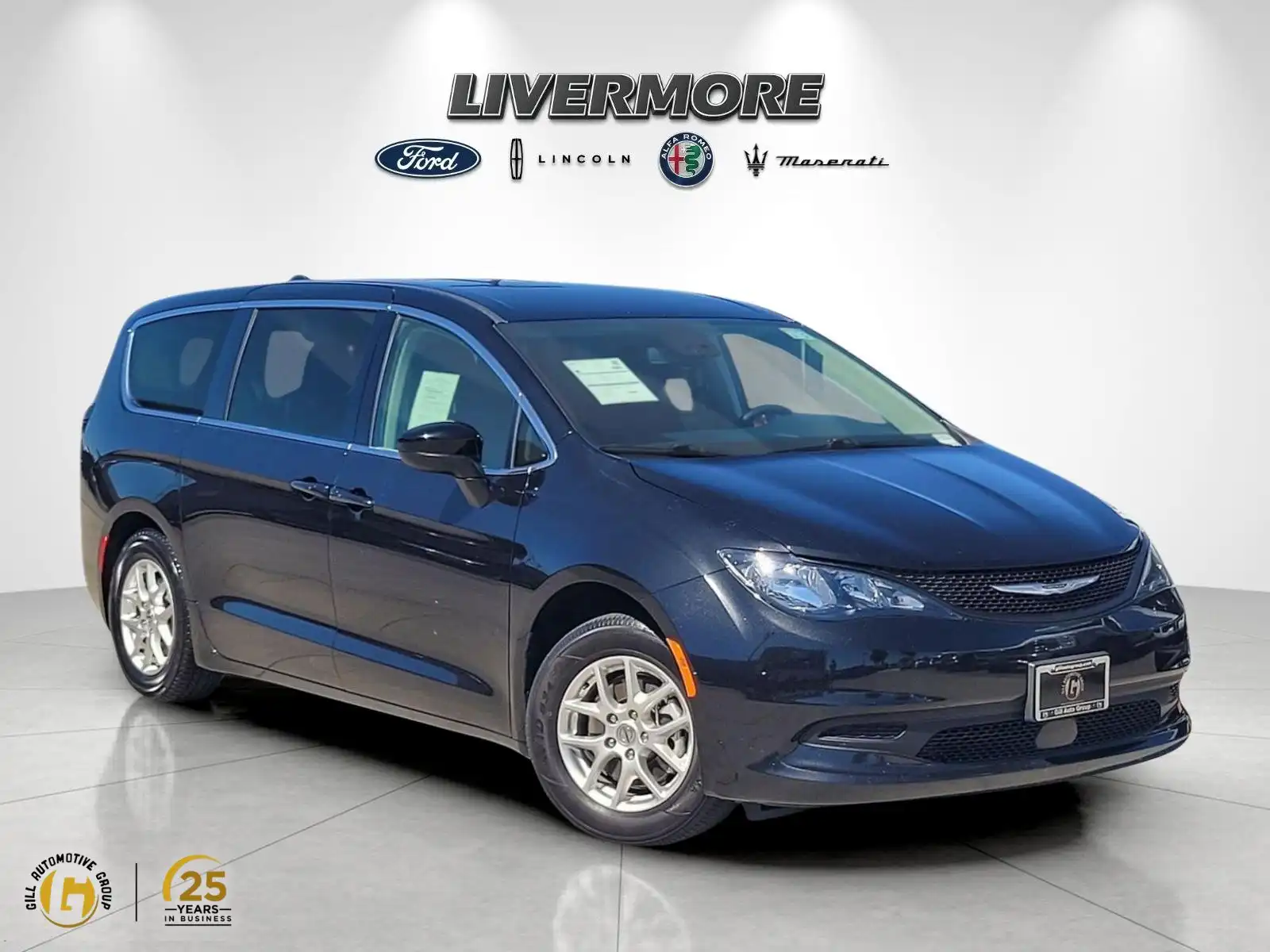 2024 Chrysler Voyager LX's photo