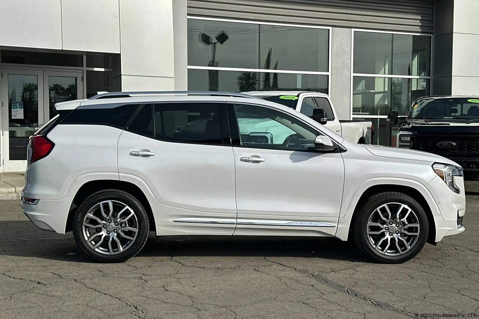 2022 GMC Terrain Denali AWD photo 3