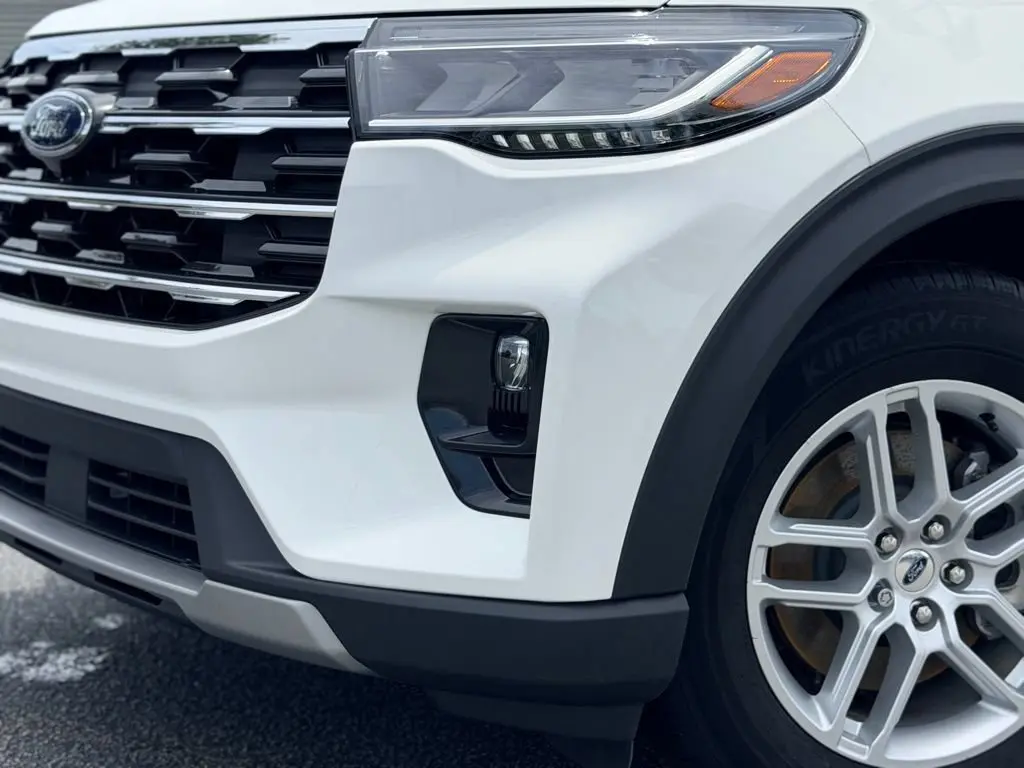 2026 Ford Explorer Active photo 3