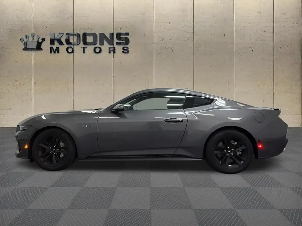 2025 Ford Mustang GT Fastback photo 4