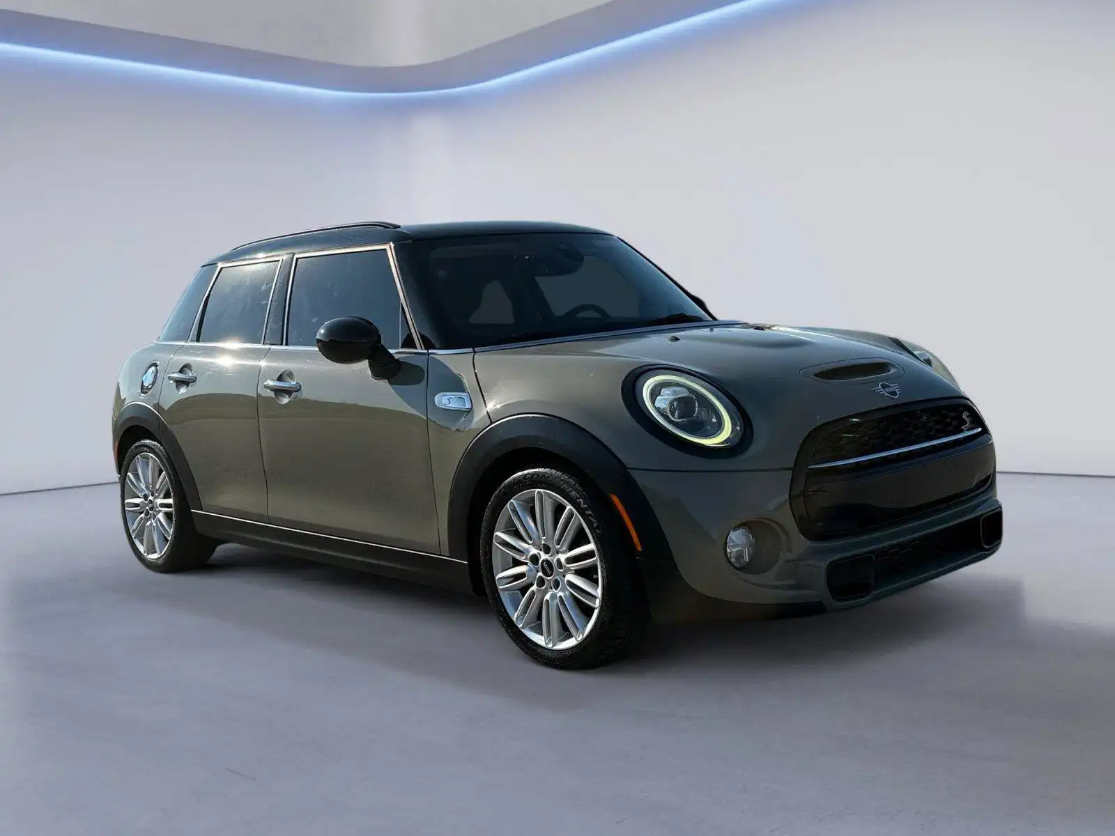 2019 MINI Hardtop Cooper S Iconic's photo