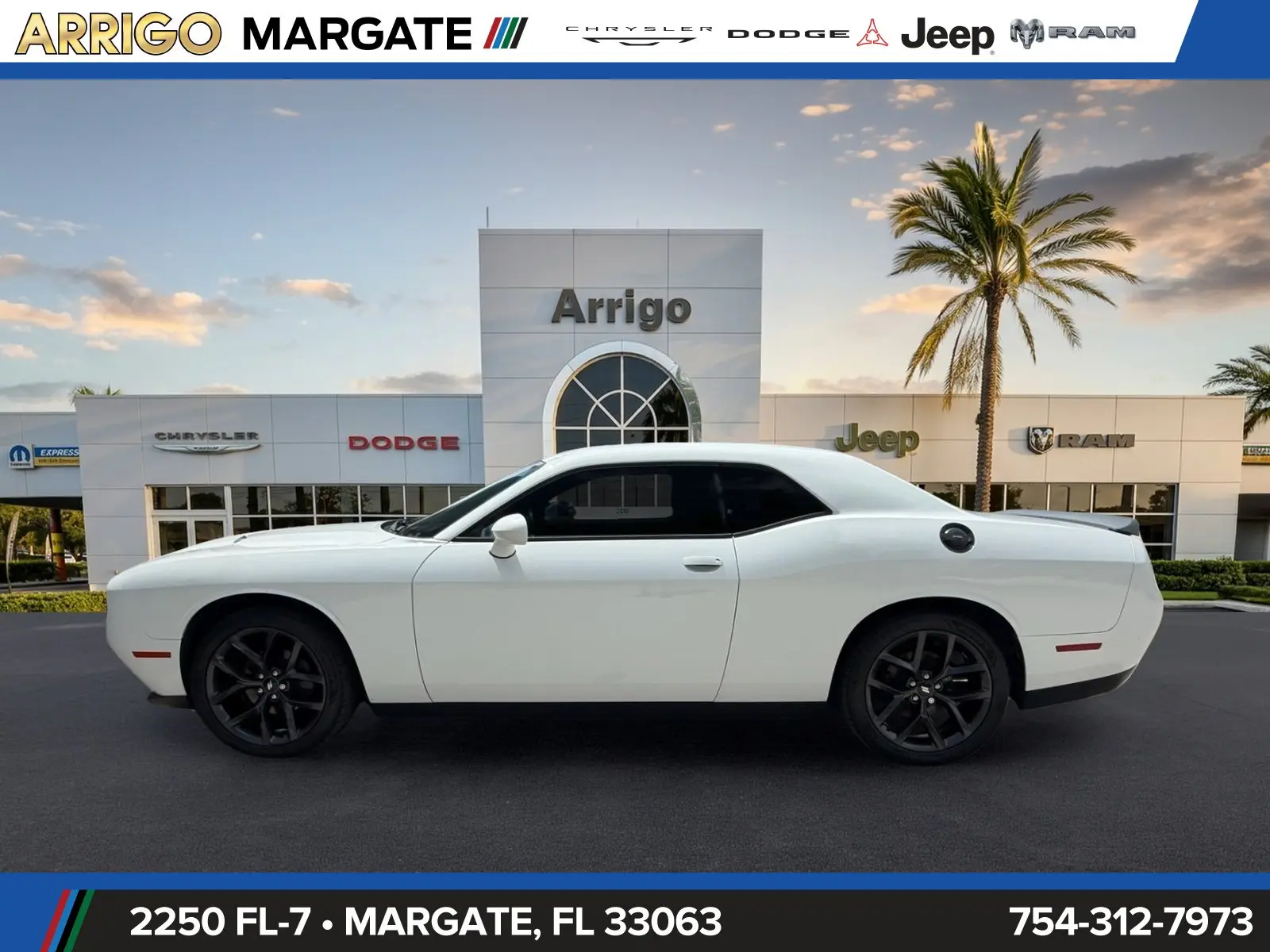 2019 Dodge Challenger SXT Auto photo 5