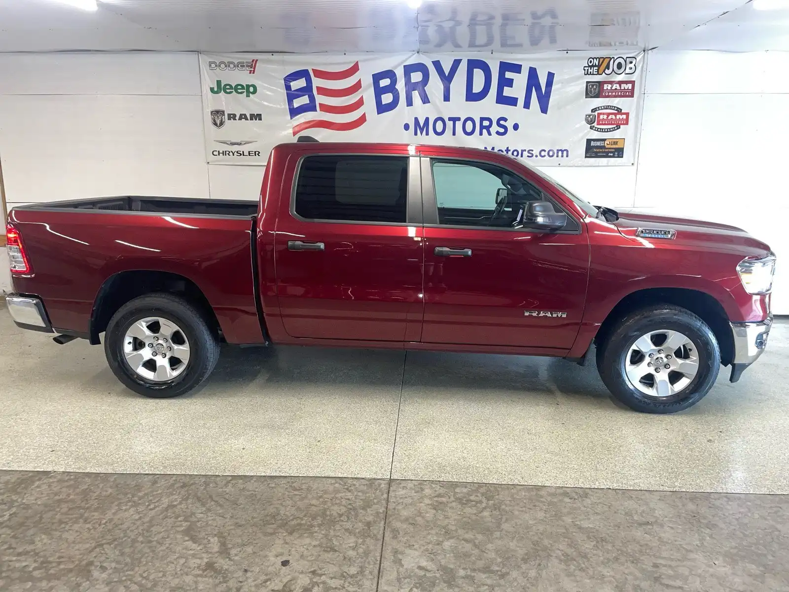 2024 RAM 1500 Big Horn/Lone Star 4WD Crew Cab 5'7's photo
