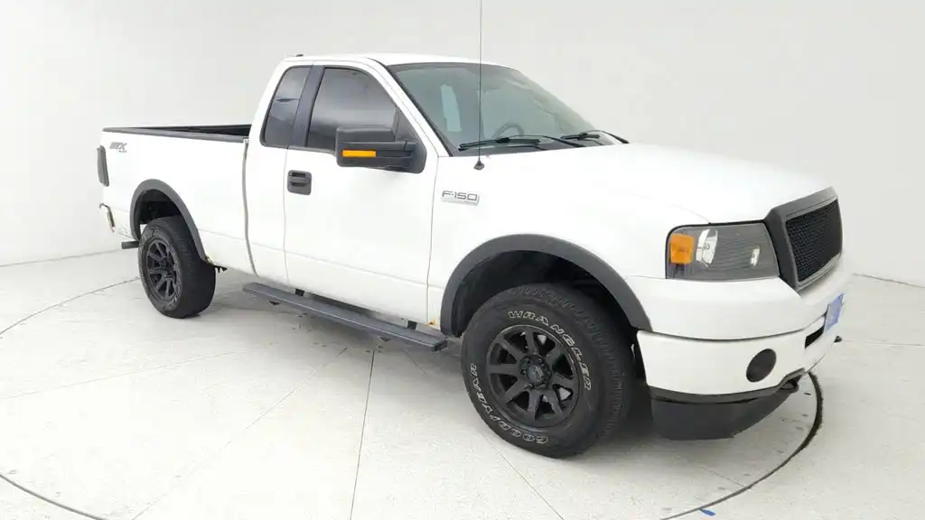 2006 Ford F-150 XL 4WD Regular Cab 145 in Styleside's photo