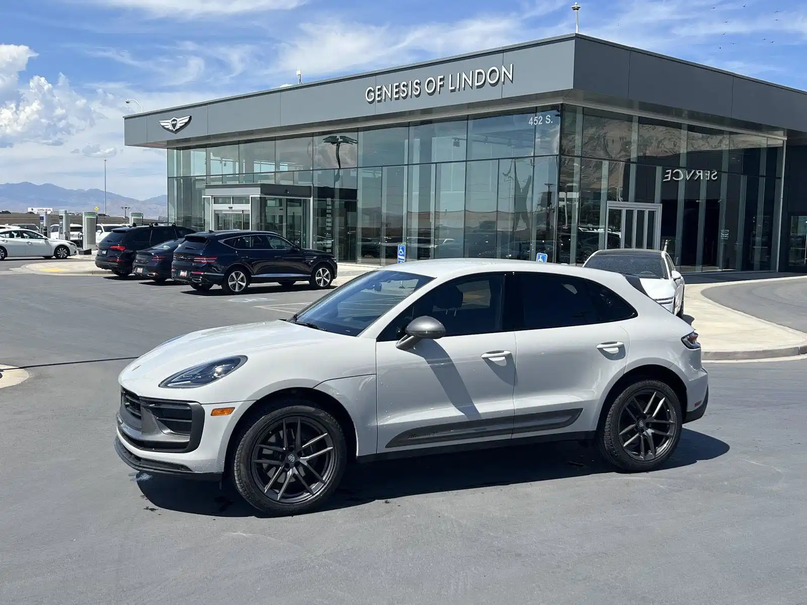 2023 Porsche Macan T's photo